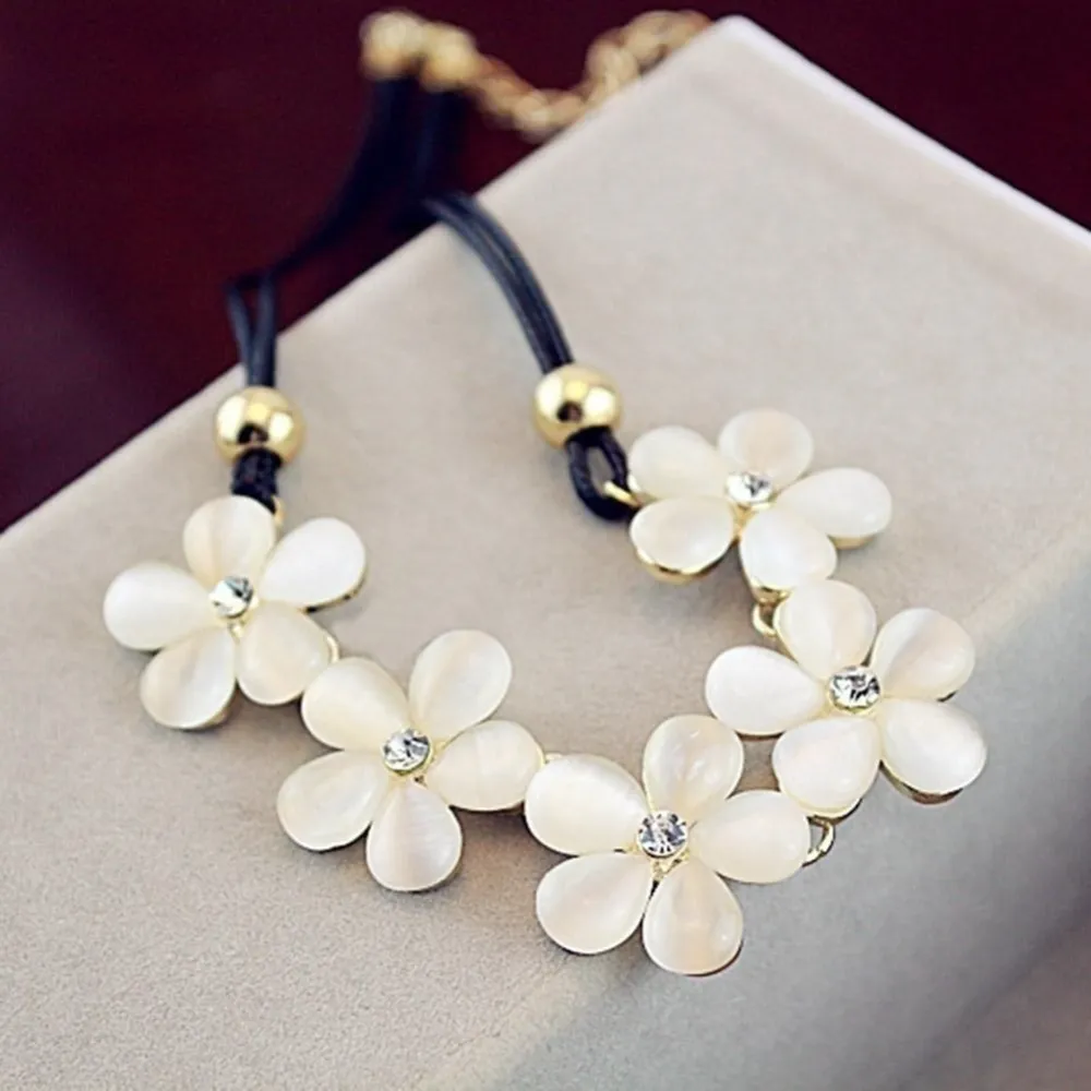 Fleur Immaculée | Collier avec fleur blanche – Vue 01