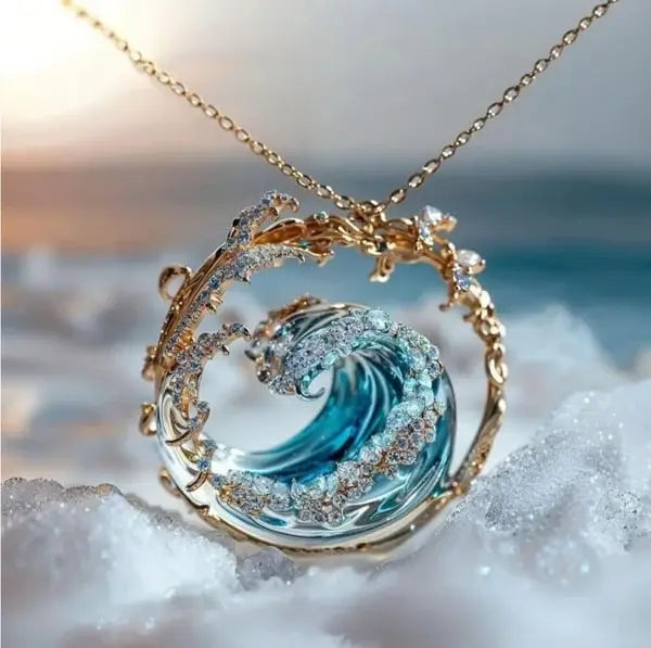 Couronne Ondulée | Collier avec pendentif vague bleu et détails scintillants – Vue 02