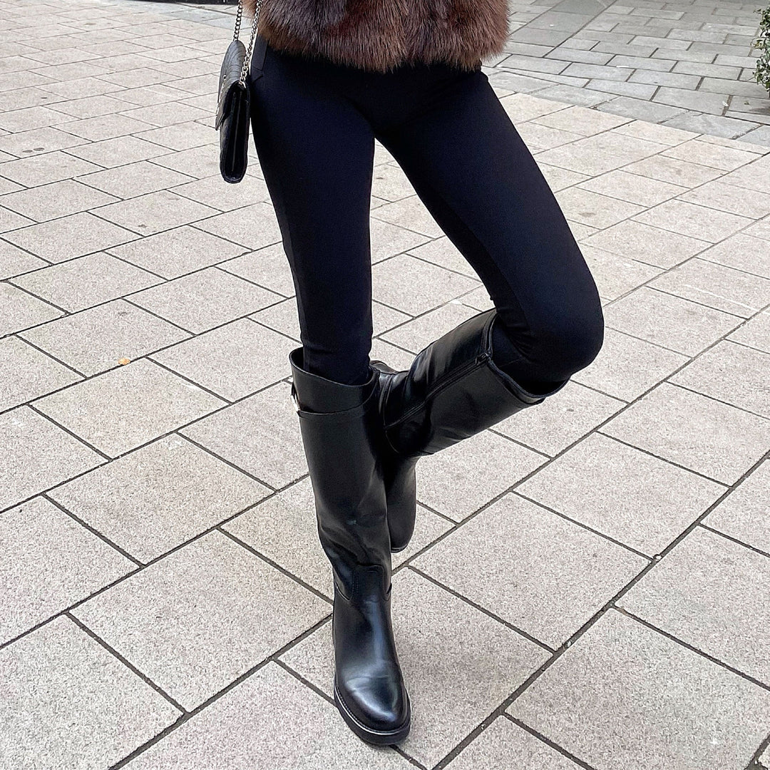 Salomé | Bottes hautes noires à boucle décorative