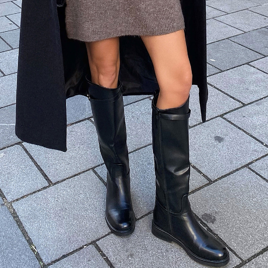 Salomé | Bottes hautes noires à boucle décorative