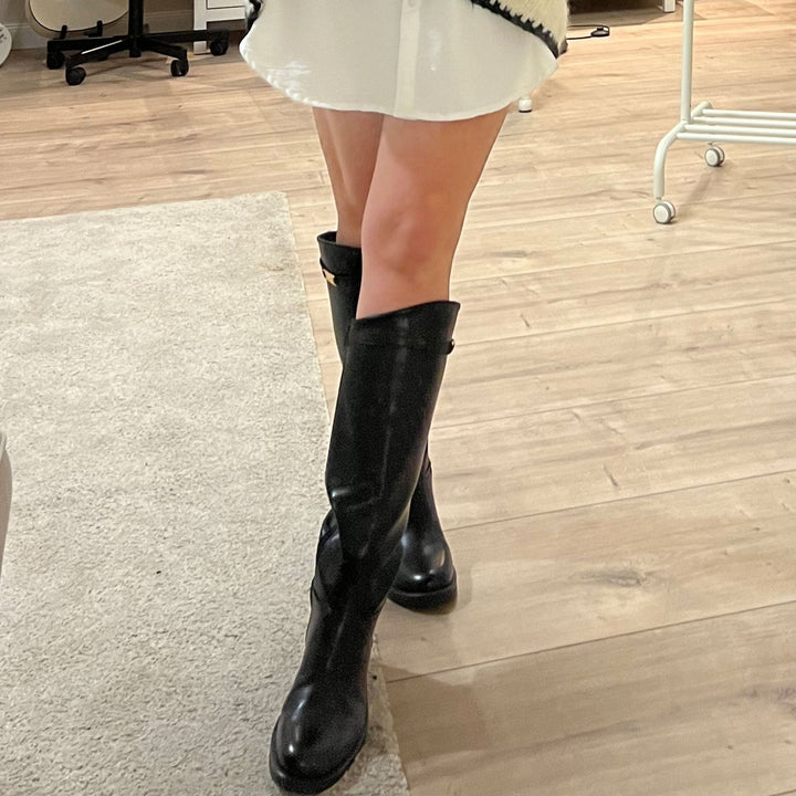 Salomé | Bottes hautes noires à boucle décorative