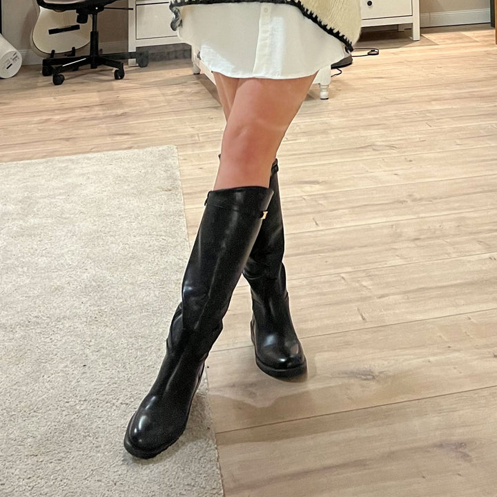 Salomé | Bottes hautes noires à boucle décorative