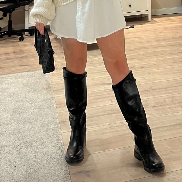 Salomé | Bottes hautes noires à boucle décorative