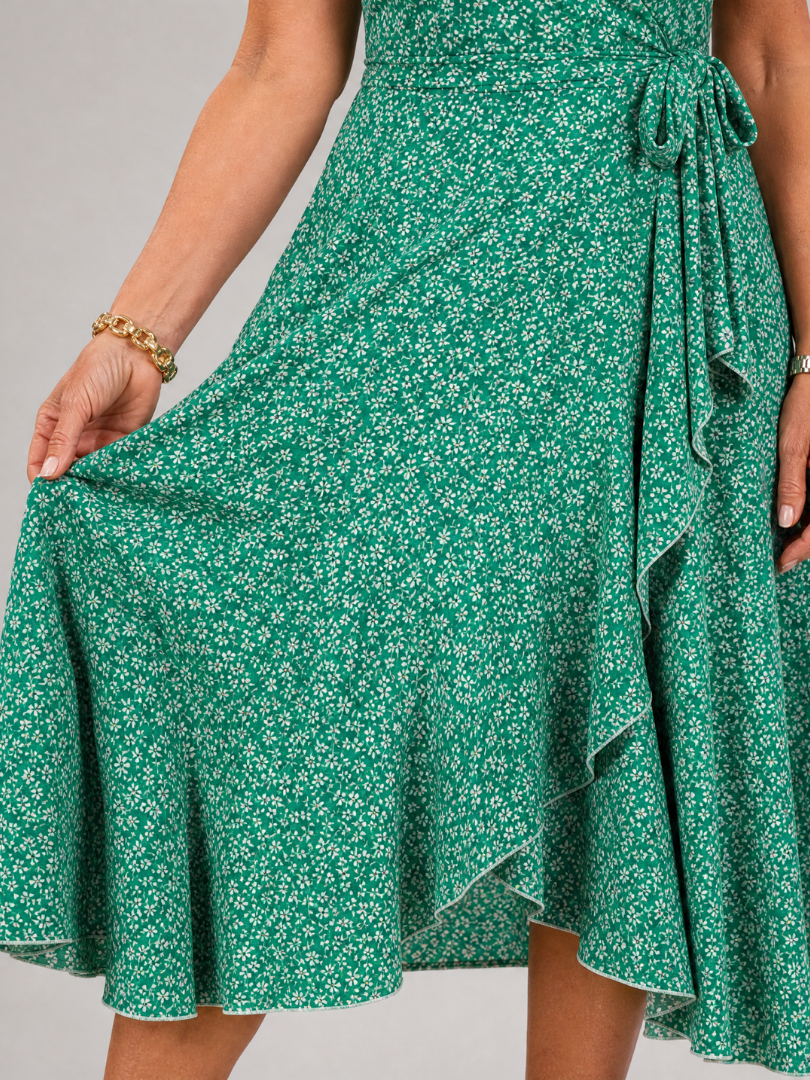 Émilie — Robe portefeuille fleurie à ourlet volanté