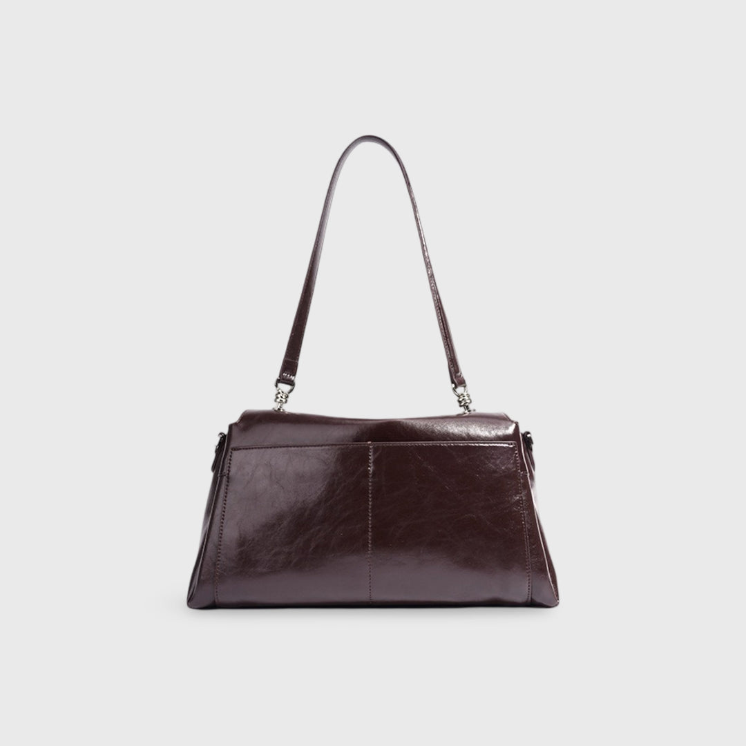 Sac porté épaule Nola en cuir véritable bordeaux en situation