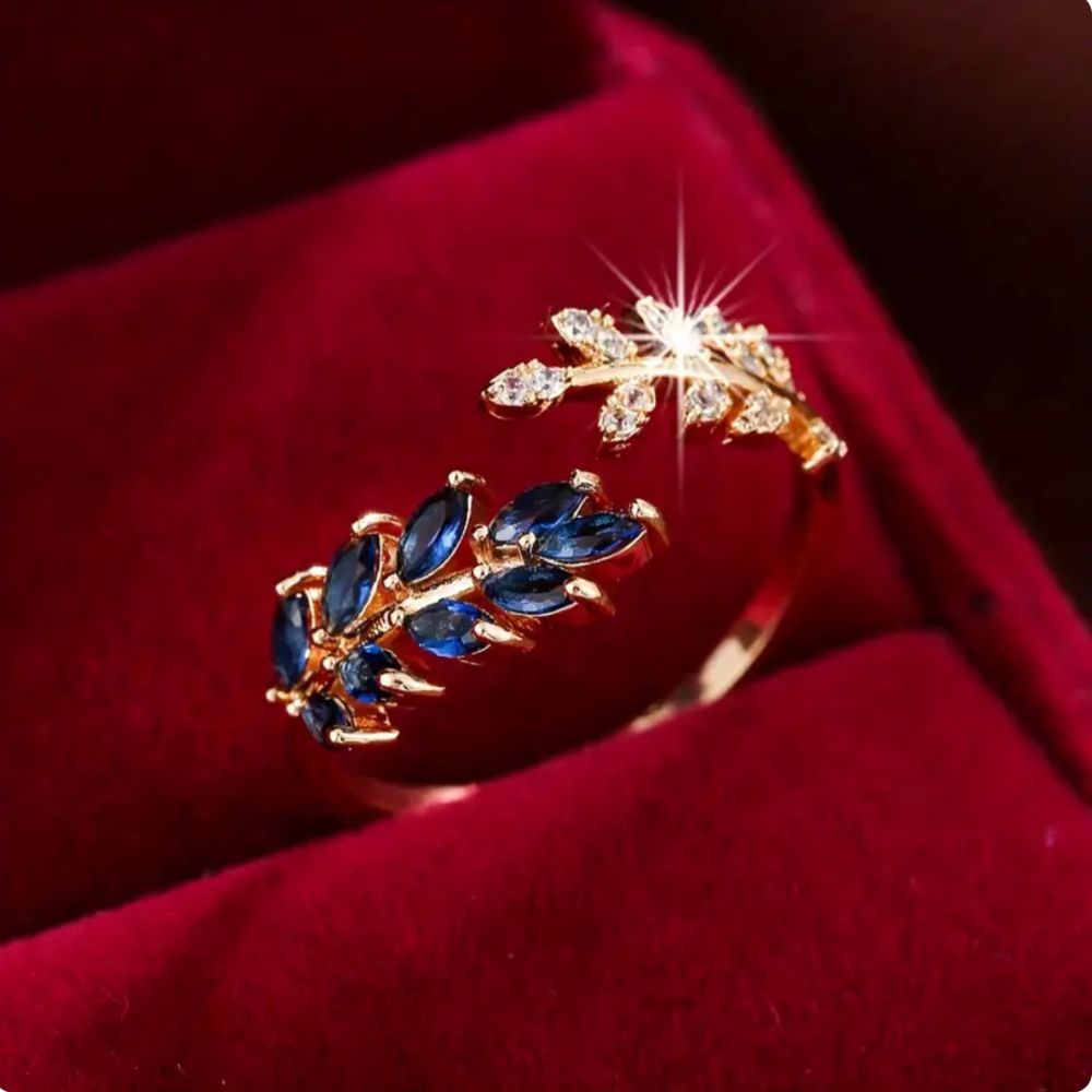 Jeu d'Ailes | Bague argentée avec pierres bleues en motif de feuilles – Vue 01