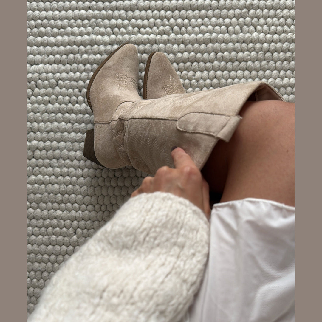 Justine | Bottes western hautes beiges en suédine
