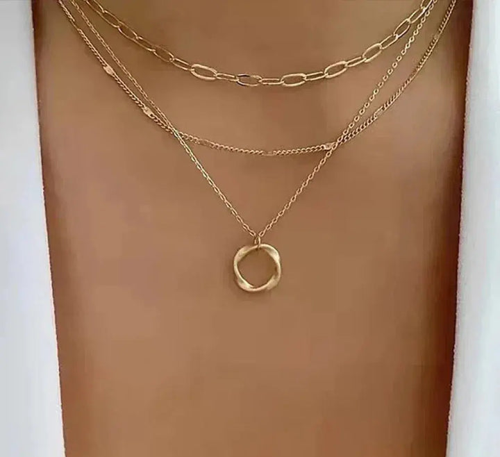 Irène | Collier doré superposé avec pendentif – Vue 01