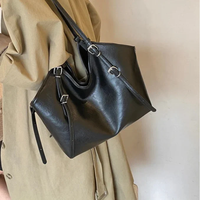 Sac cabas Yara noir vu de trois quarts